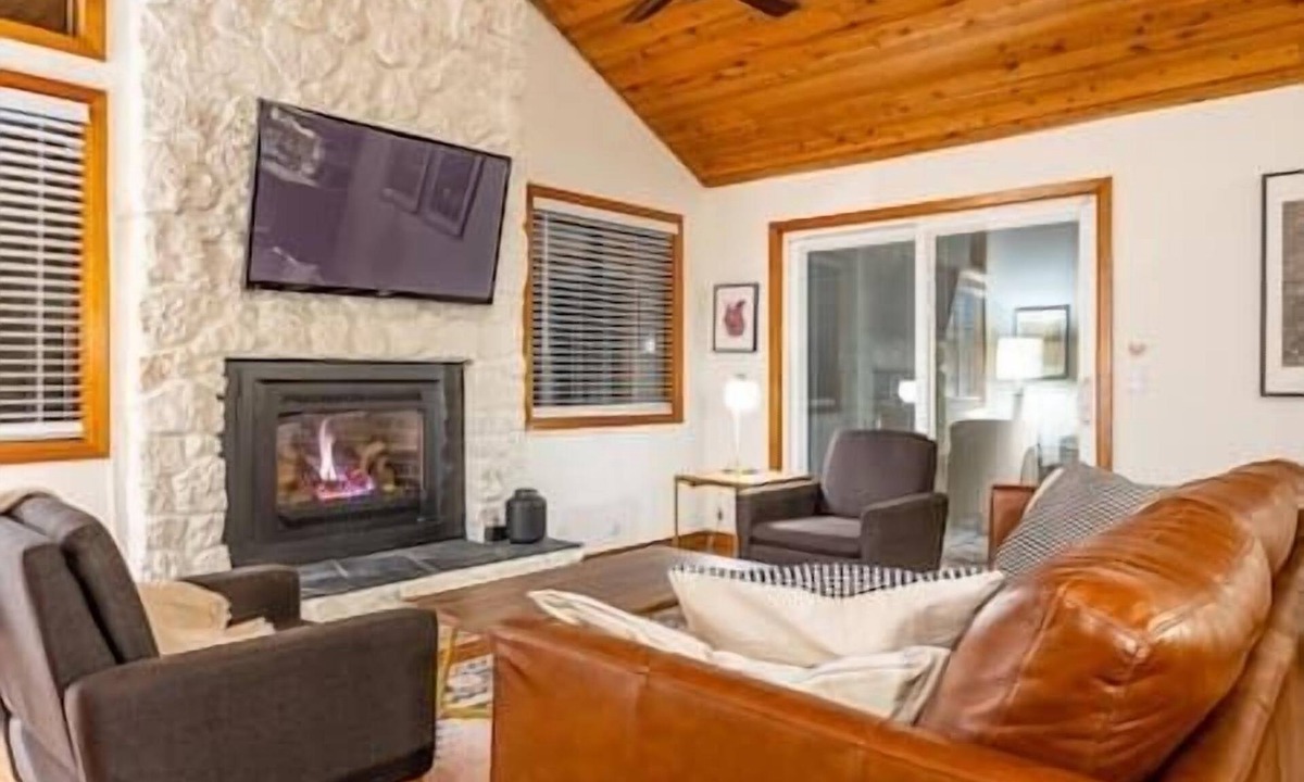 Sunriver Cabin | Carefree Cabin · Family/Pets/AC/Hot tub/Fireplace/SHARC/Village