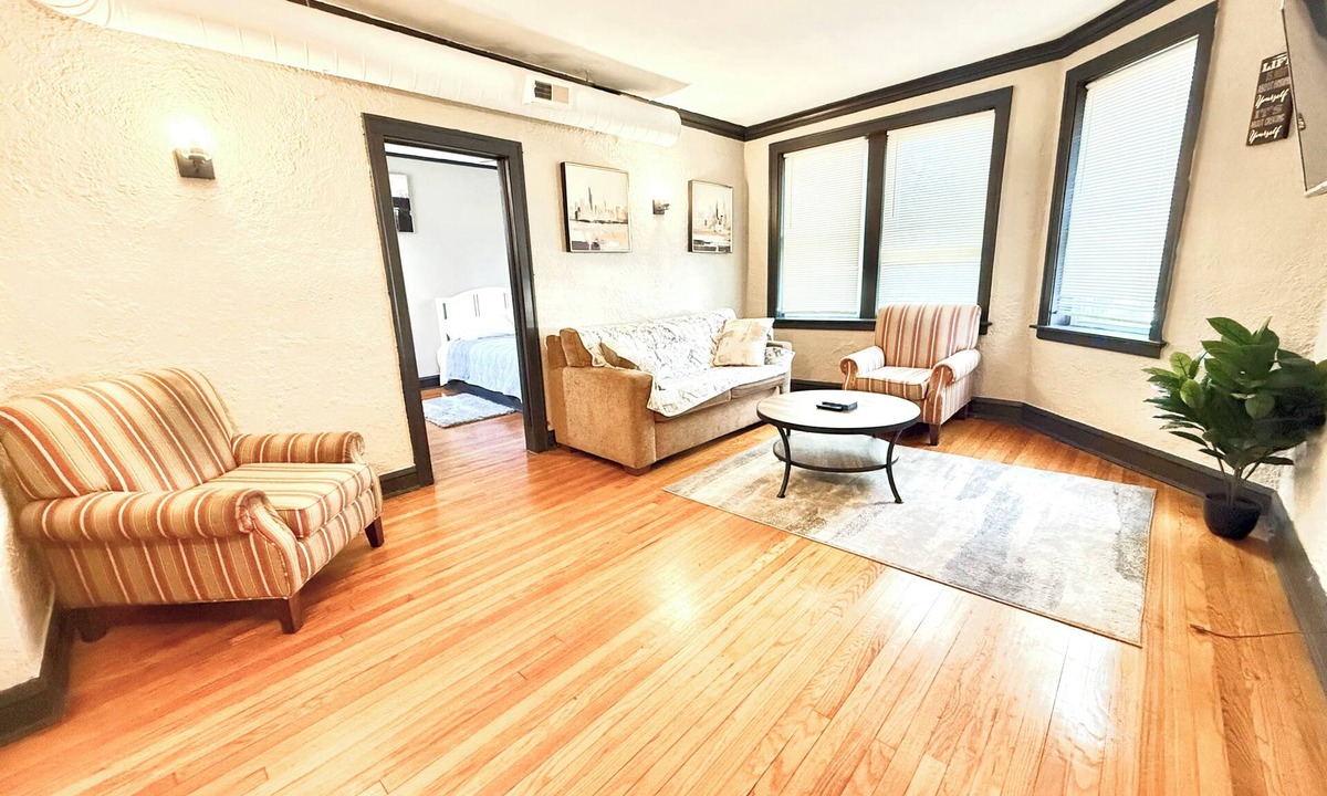 Gage Park Apartment | Casa Midway Chicago - Spacious 1BR - Golf, City & Airport Access
