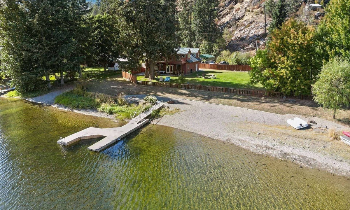 Rathdrum House | Casa Twin Lakes | Private Dock, Lake View, Fire Pit, Large Yard, Near Silverwood