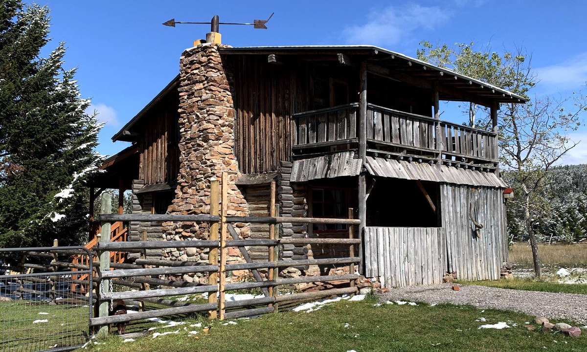 Hall Cabin | Cassidy Homestead Guest Cabin