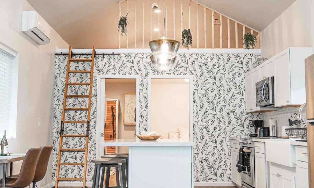 Centralia House | Centralia Garden Cottage | Cozy Loft Retreat