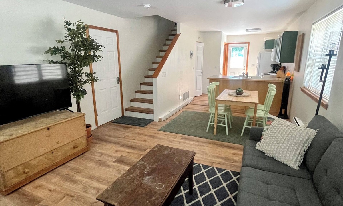 Franklin to the Fort House | Centrally located Craftsman, 2 blocks from Good Food Store.