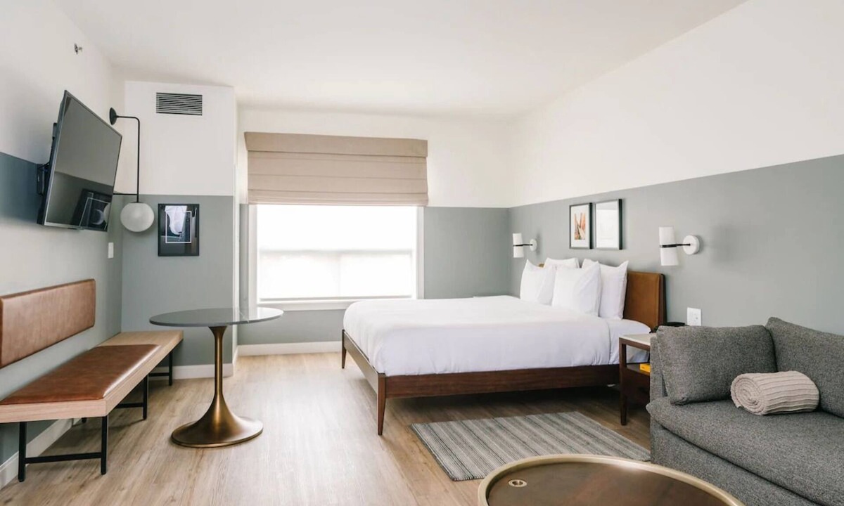 Moab Hotel | Centrally Located King Unit, Gravity Haus, Modern Amenities, Downtown Access