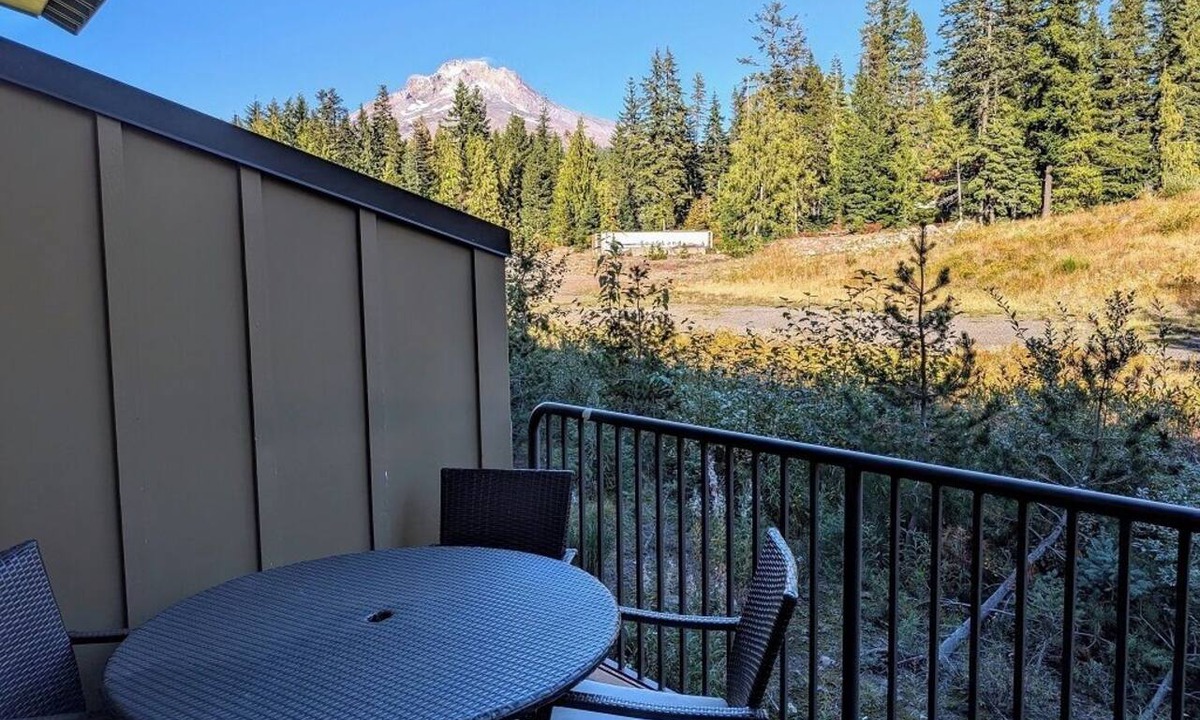 Government Camp Ski Chalet | Chalet 139 at the Official Collins Lake Resort