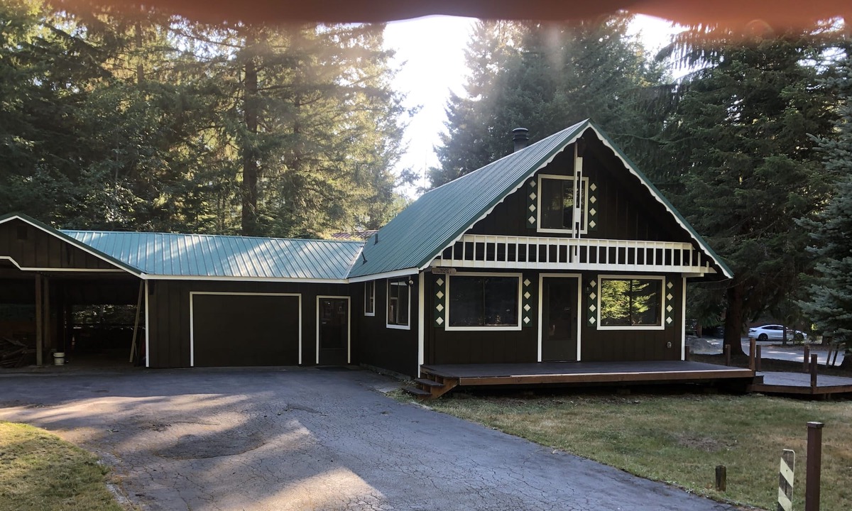 Enumclaw Ski Chalet | Chalet Crystal: Greenwater, WA 15-20 min to Crystal Mountain Ski area.