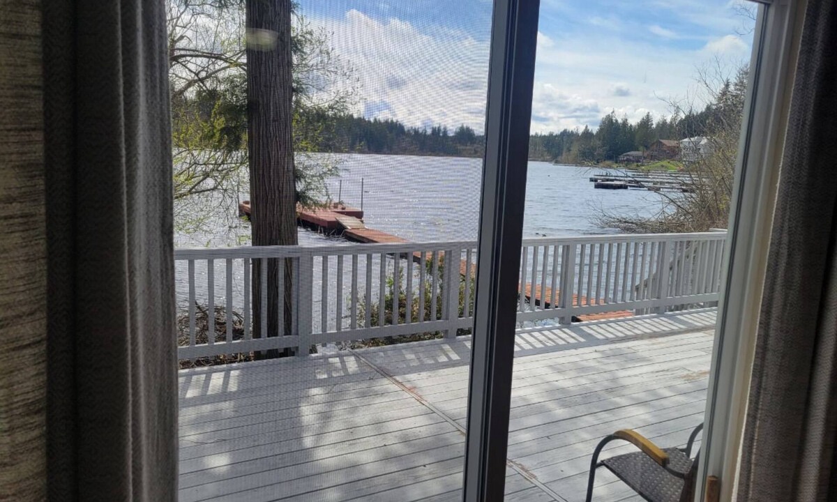 Burley Cottage | Charming 1-bedroom cottage in Gig Harbor perfect for relaxing stays