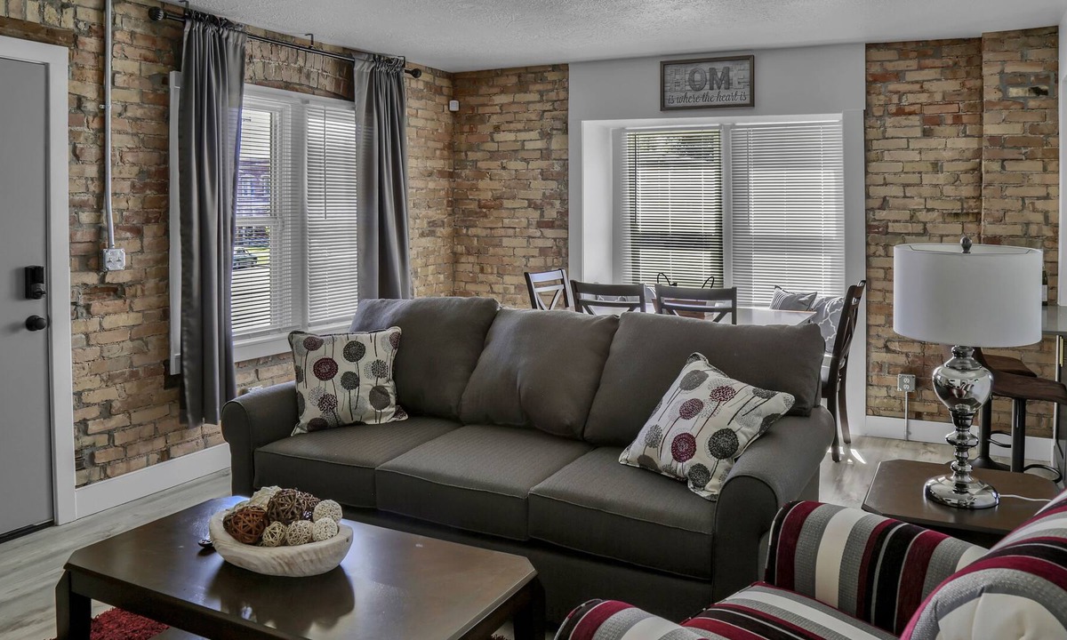 Central City Apartment | ❤️Charming 2 Bed/2 Bath❤️King Bed❤️Downtown Getaway❤️Near Park❤️