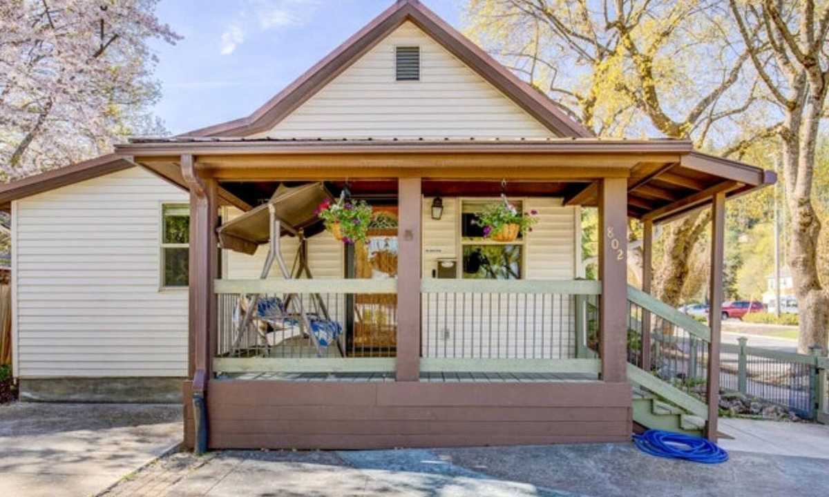Garden District Cottage | Charming 2-bedroom cottage in nice Coeur d'Alene with WiFi, AC & Hot Tub