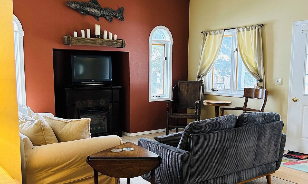 Game Creek House | Charming 2 Bedroom 2 Bath Guest House in Jackson Hole