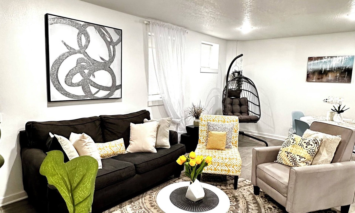 Hough Apartment | Charming 2-bedroom apartment in downtown Vancouver WA