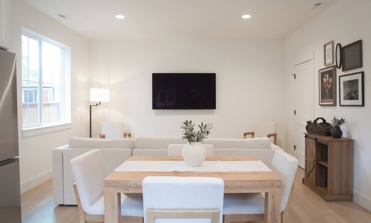 Garden Home-Whitford Apartment | Charming 2-bedroom apartment in fabulous Portland with WiFi