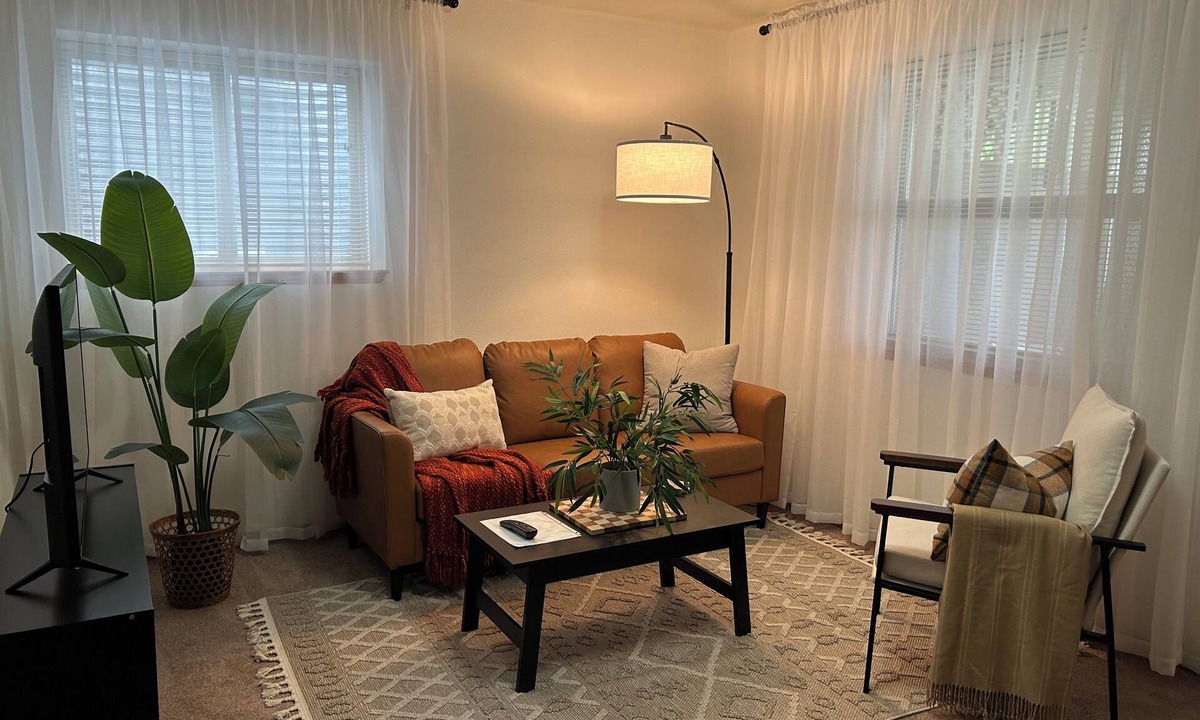 Colfax Apartment | Charming 2BR/1BA, W/D, kitchen, patio, 20 min to WSU