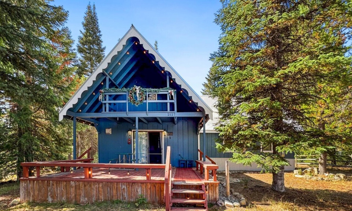 Tamarack Resort House | Charming 3-Bedroom Cabin Near Lake Cascade