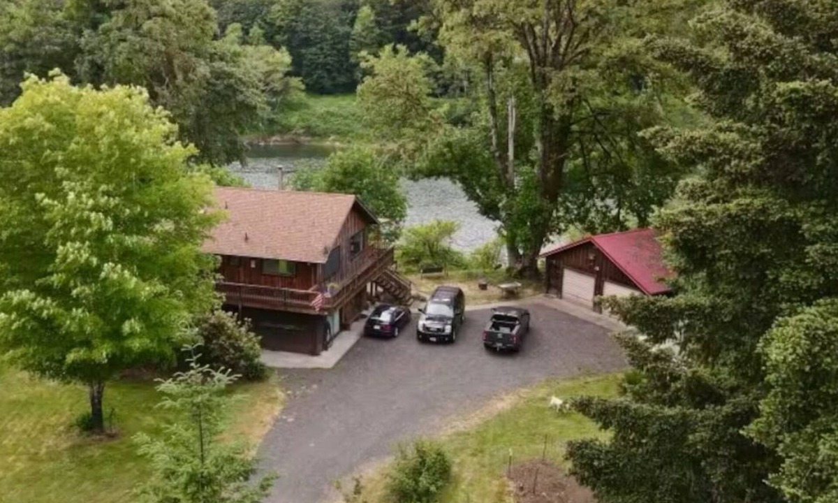 Scottsburg House | Charming 3-bedroom house in peaceful Scottsburg with AC, WiFi