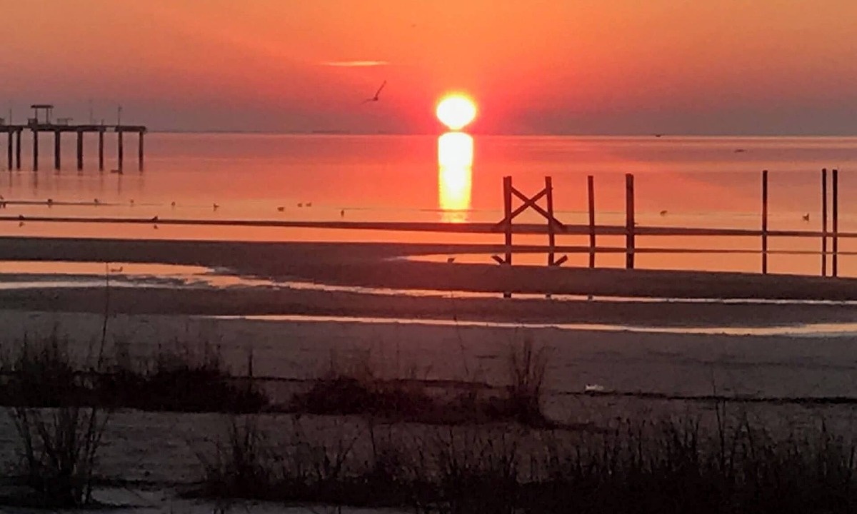 Waveland Cottage | Charming Beachfront Cottage in Waveland