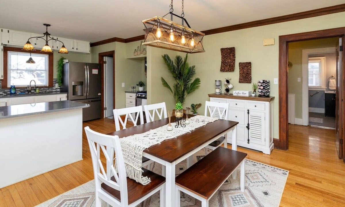 Beaverdale House | Charming Beaverdale 4BR/2BA in central DSM - Safe & Cozy