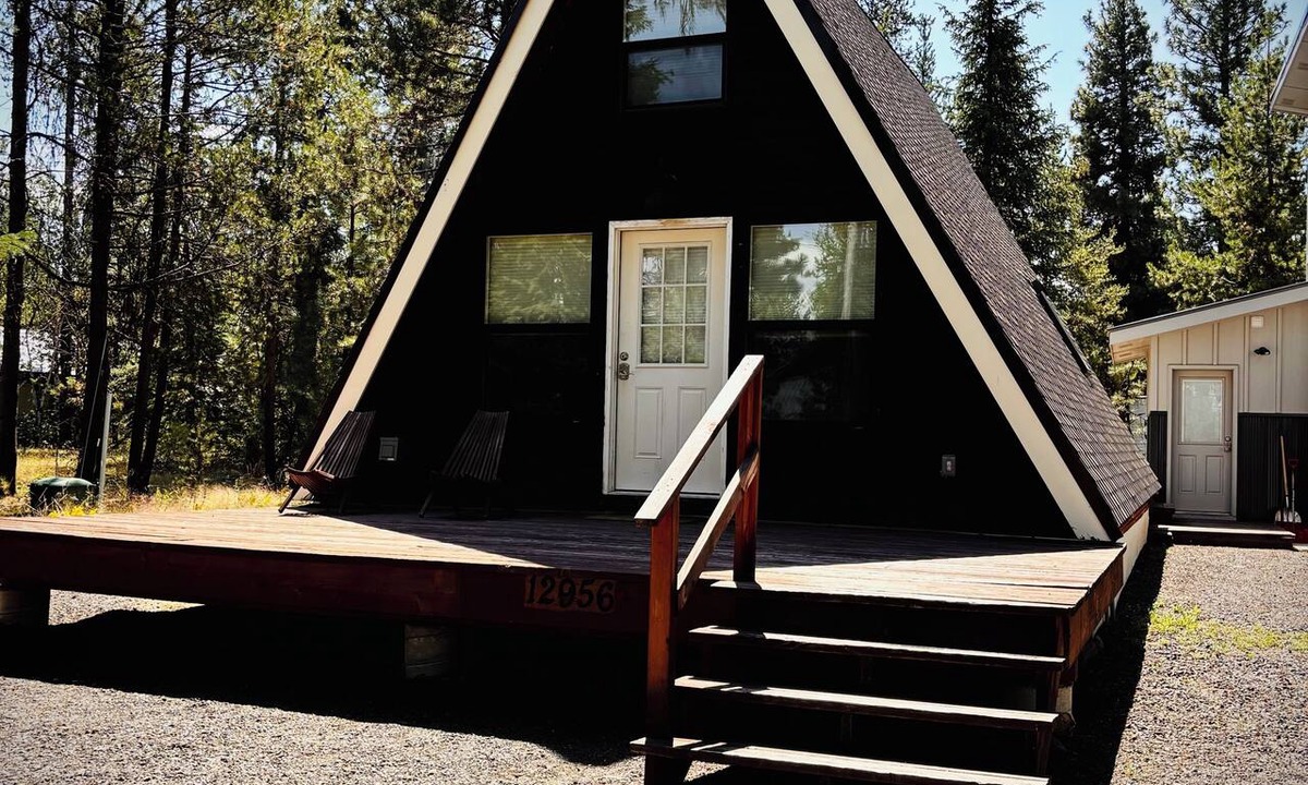Donnelly Cabin | Charming cabin tucked near Cascade Lake