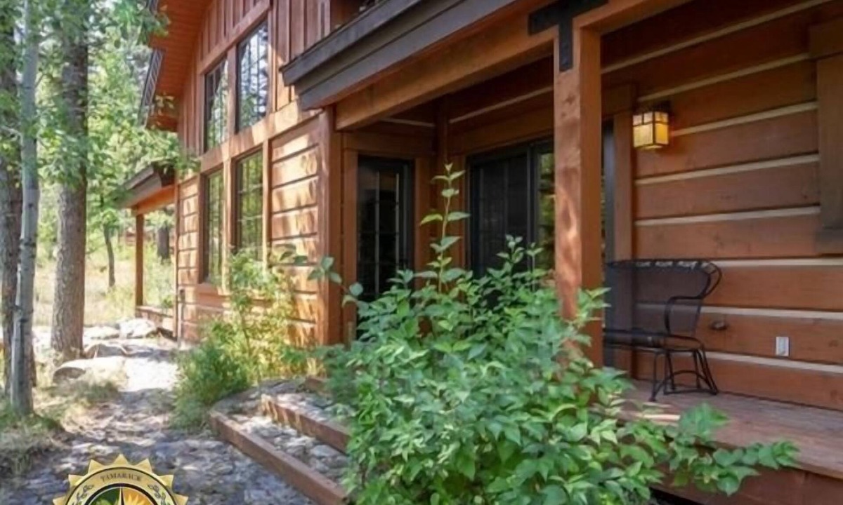 Tamarack Ski Chalet | Charming Chalet |Soaking Tub and Wood Fireplace