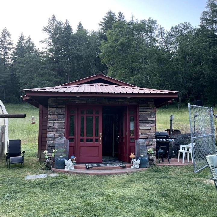 Leland House | Charming Garden Cottage with 155-Acre Forest Retreat Near Wolf Creek, Oregon