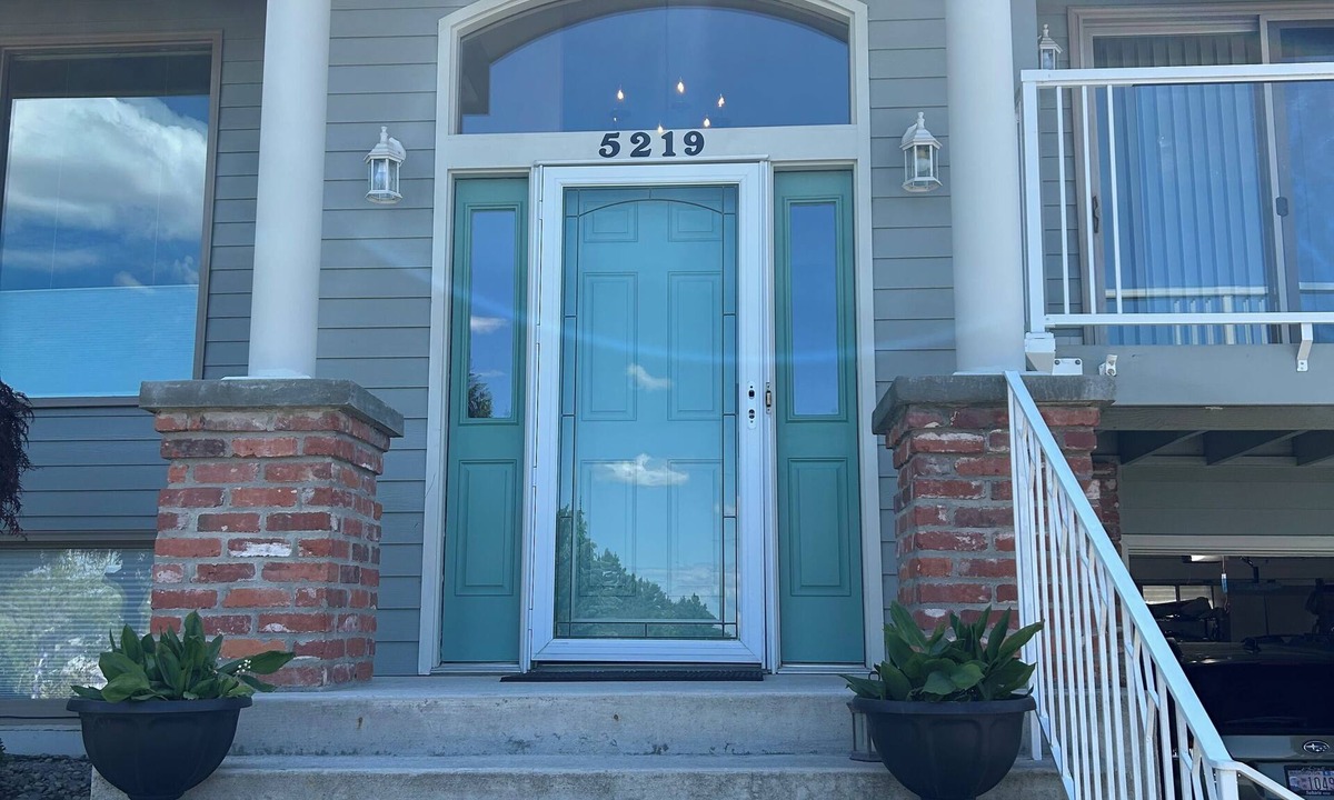 Moran Prairie House | Charming house in lovely Spokane south hill, perfect for your next getaway!