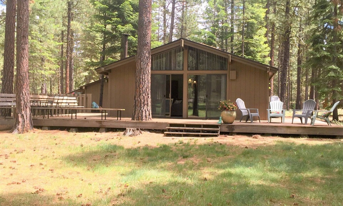 Black Butte Ranch House | Charming House on the Golf Course - Walk to the Lodge!
