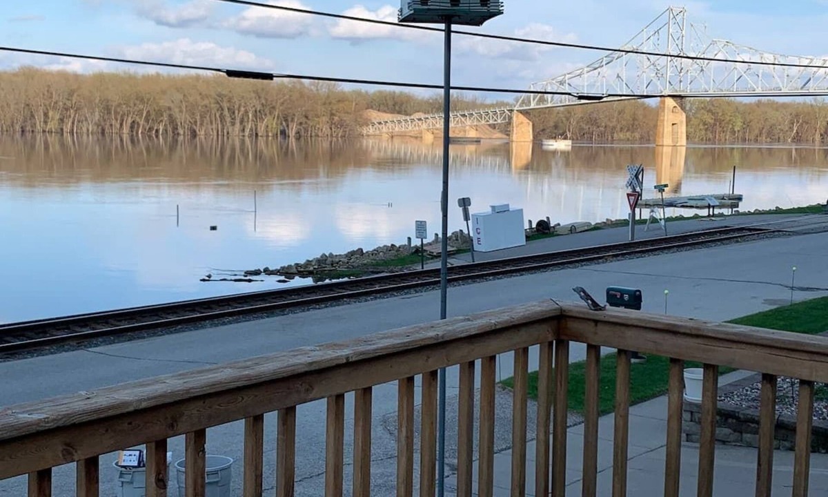 Lansing House | Charming House with Amazing Views! Next to Marina and Tiki Bar