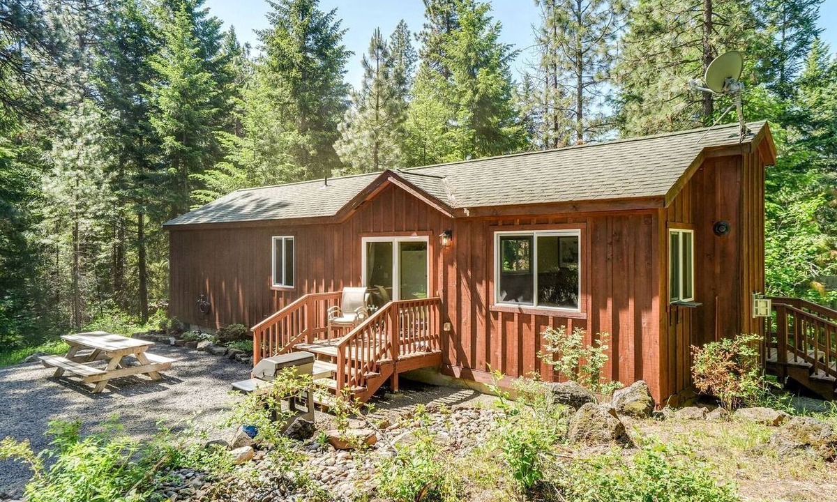 Trout Lake Cabin | Charming Log Cabin for Families near Mount Rainier, Washington
