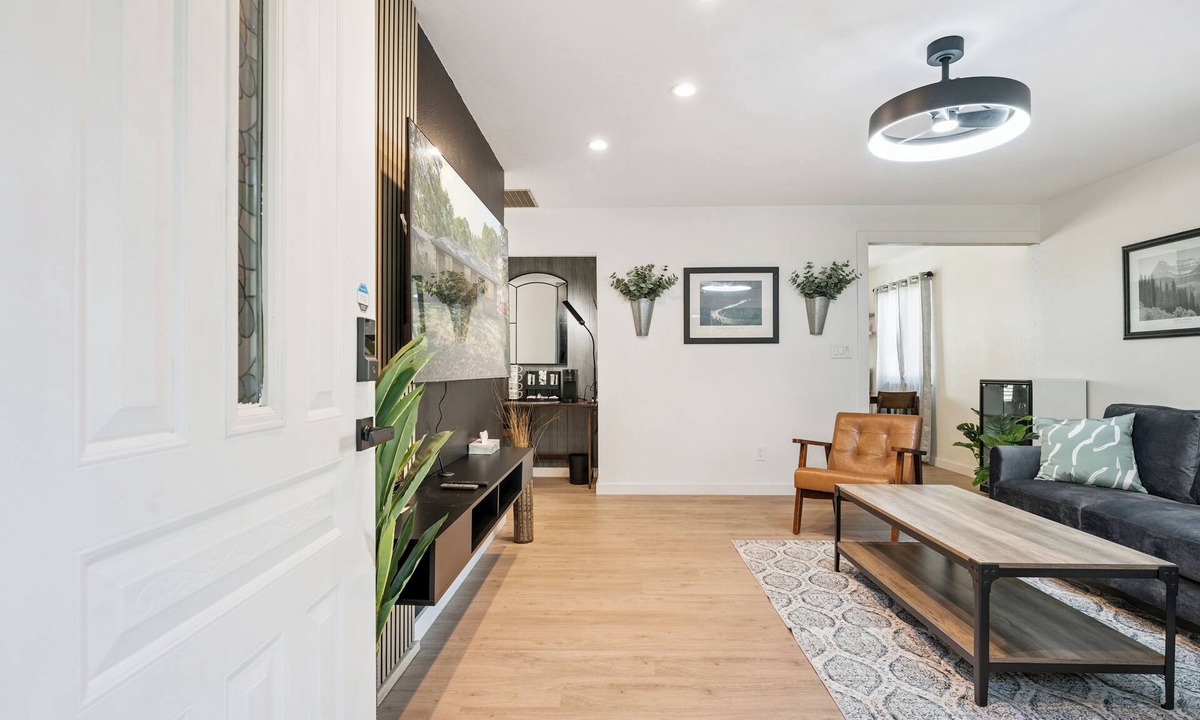 Sylvania House | Charming Newly Updated Sylvaina Family Retreat