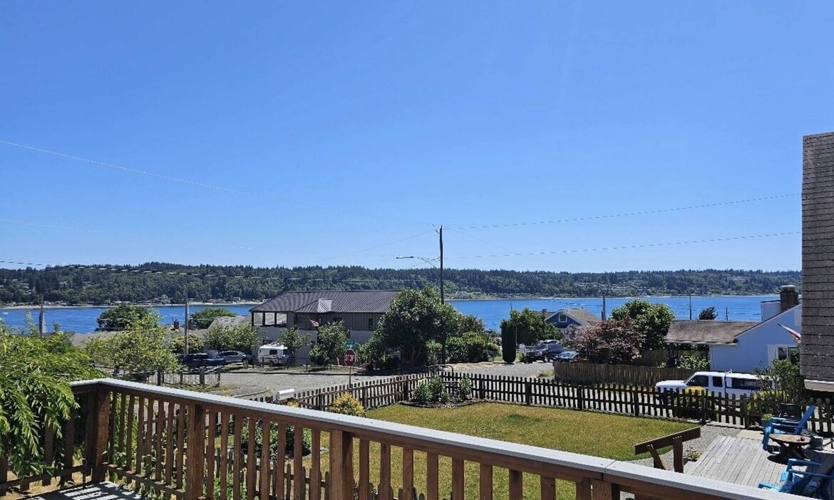 Bremerton Cottage | Charming ocean view - hot tub - pet friendly