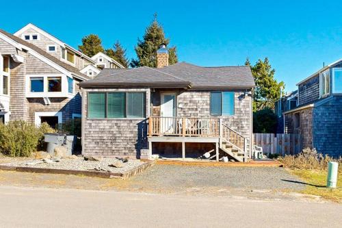Cannon Beach House | Charming oceanfront cottage with WiFi & easy beach access