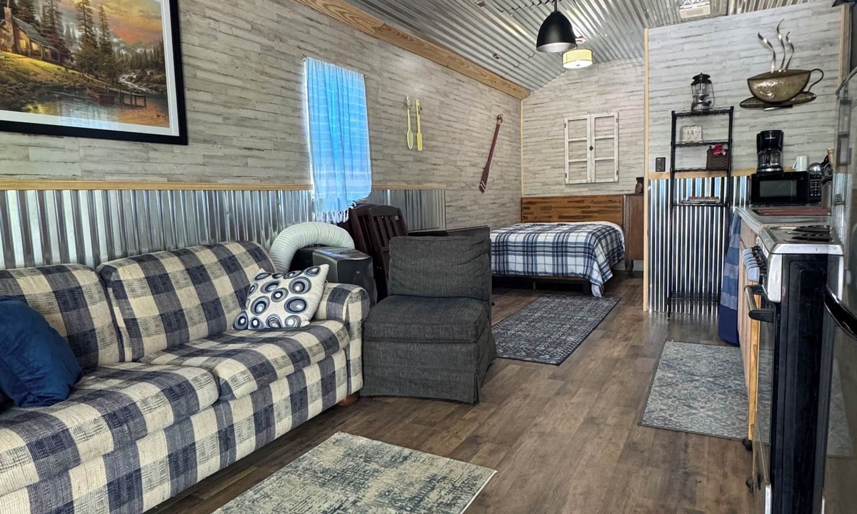 Pangburn Cabin | Charming tiny home in delightful Pangburn near Little Red River - pet friendly