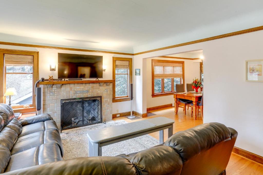 Greenwood Apartment | Charming Tudor-Style Apt Near Green Lake!
