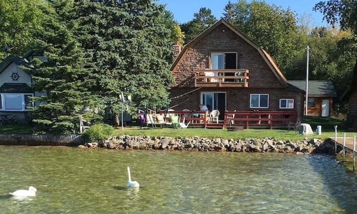 Indian River Cottage | Charming Waterfront Cottage on Mullett Lake