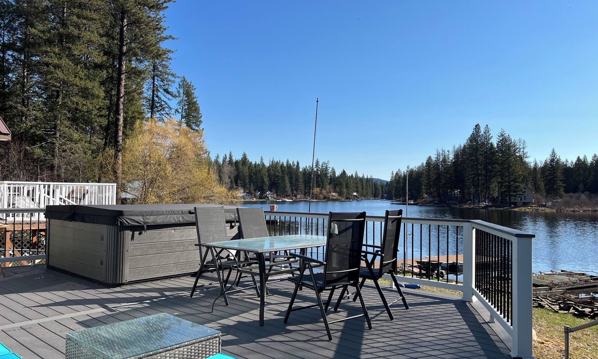 Newport House | Charming waterfront house in fantastic Newport with WiFi, AC