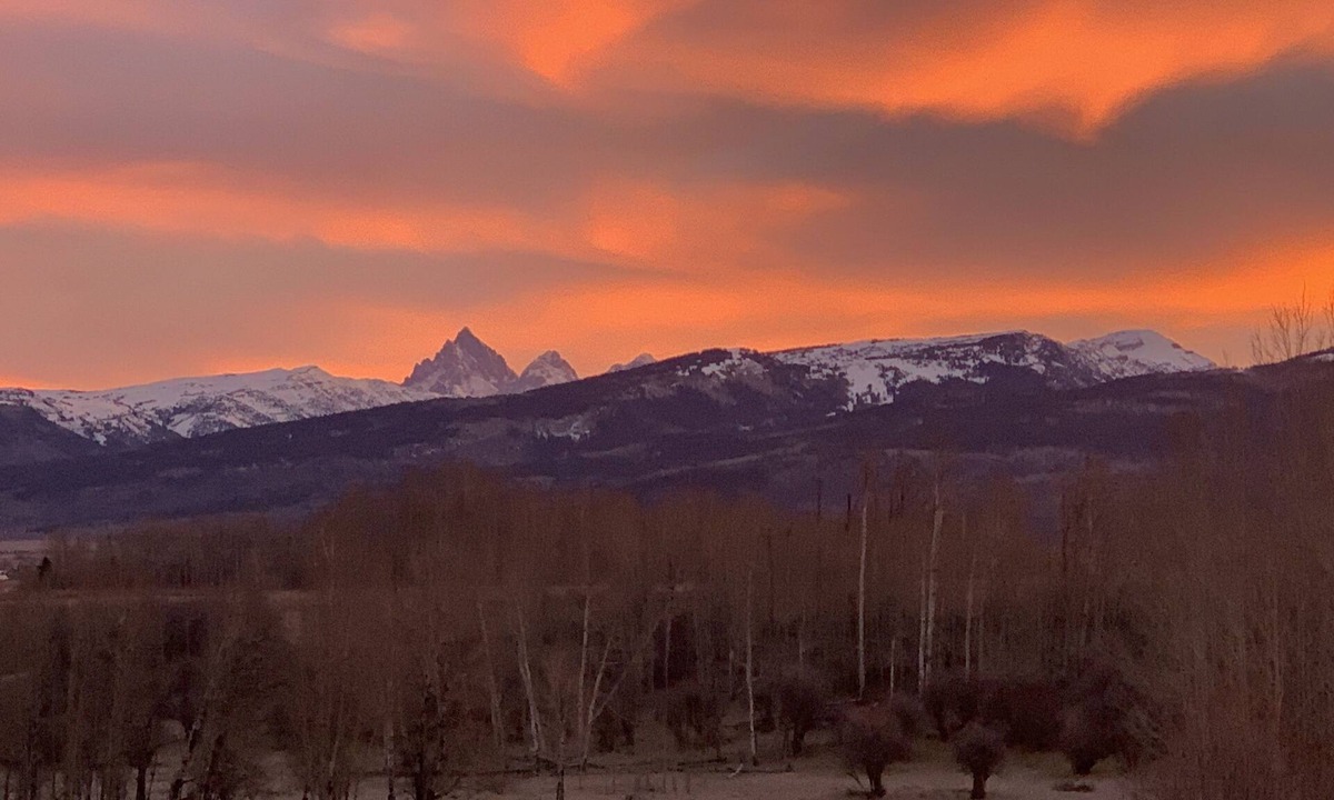 Victor Cabin | Cheerful 6bedrm Cabin, Teton Views- convenient to GTNP, Yellowstone, Swan Valley