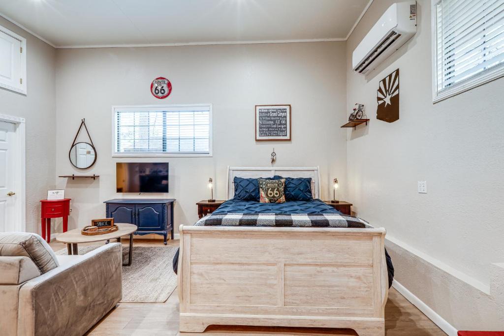 Williams Apartment | ‘Cherry Tree Studio’ Arizona Retreat Near Route 66
