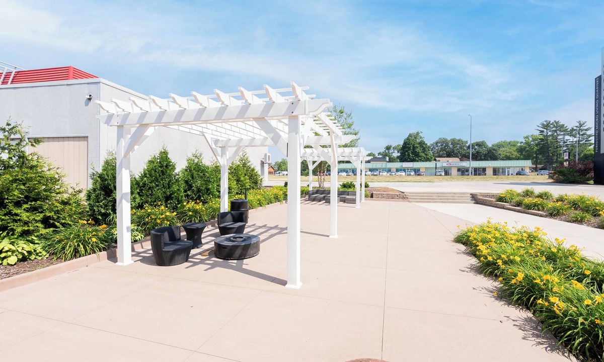 Cedar Falls Apartment | Chic 1-bedroom Micro Studio Apartment
