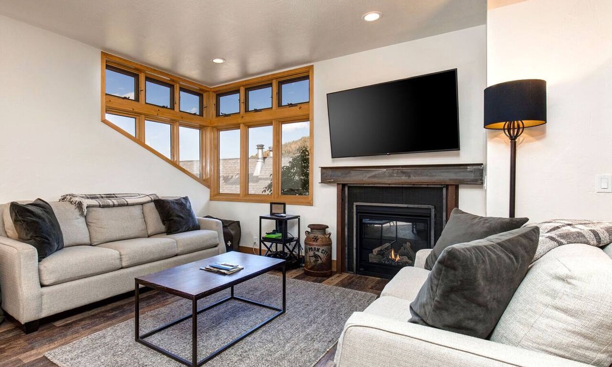 Downtown Park City Condo | Chic 3BR condo in Historic Old Town, steps from the slopes.