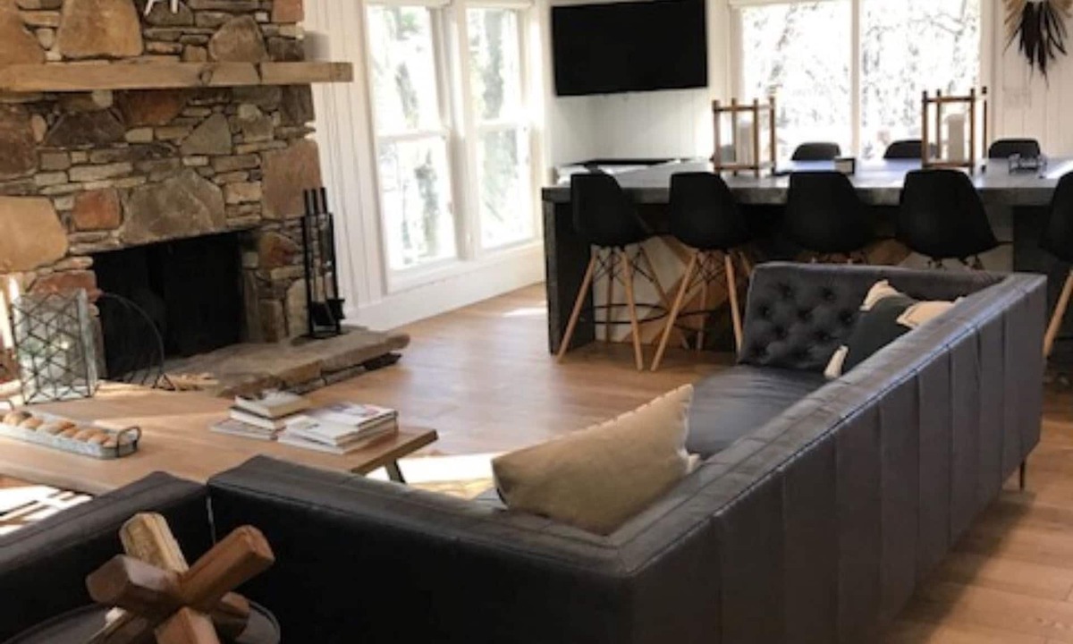 Cullowhee House | Chic Modern Mountain Cabin 220 ft of Waterfront, Dock, AC, Sleeps 12
