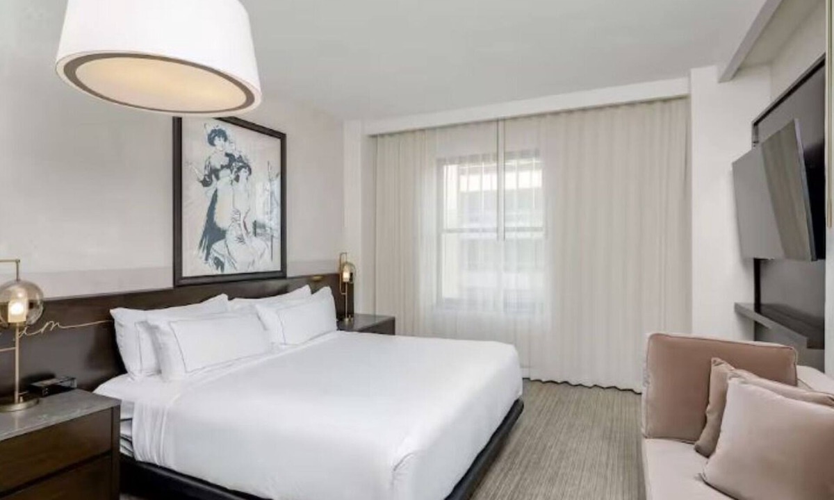 Downtown Des Moines Hotel | Chic Stay in the Heart of Des Moines Close to Arena, Shopping, and Dining