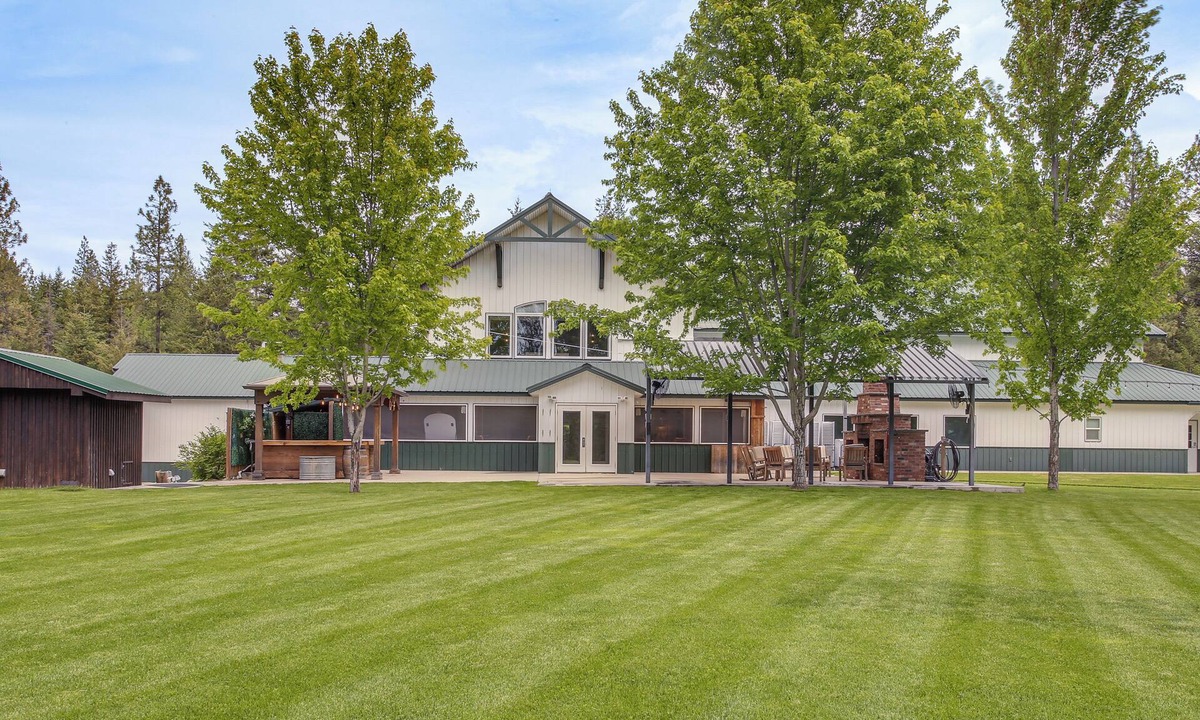 Athol House | ‘Cider Mountain’ Athol Reunion Haven on 140 Acres
