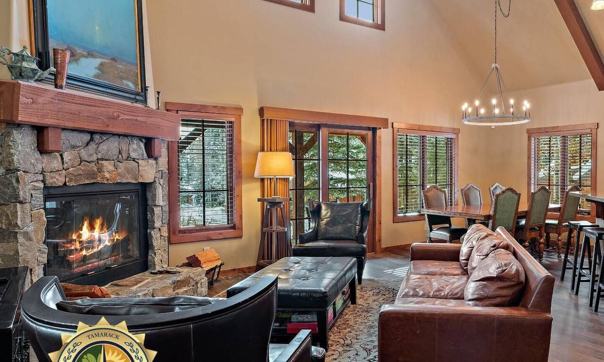 Tamarack Ski Chalet | Classic Chalet|Wood Fireplace, Great for Families