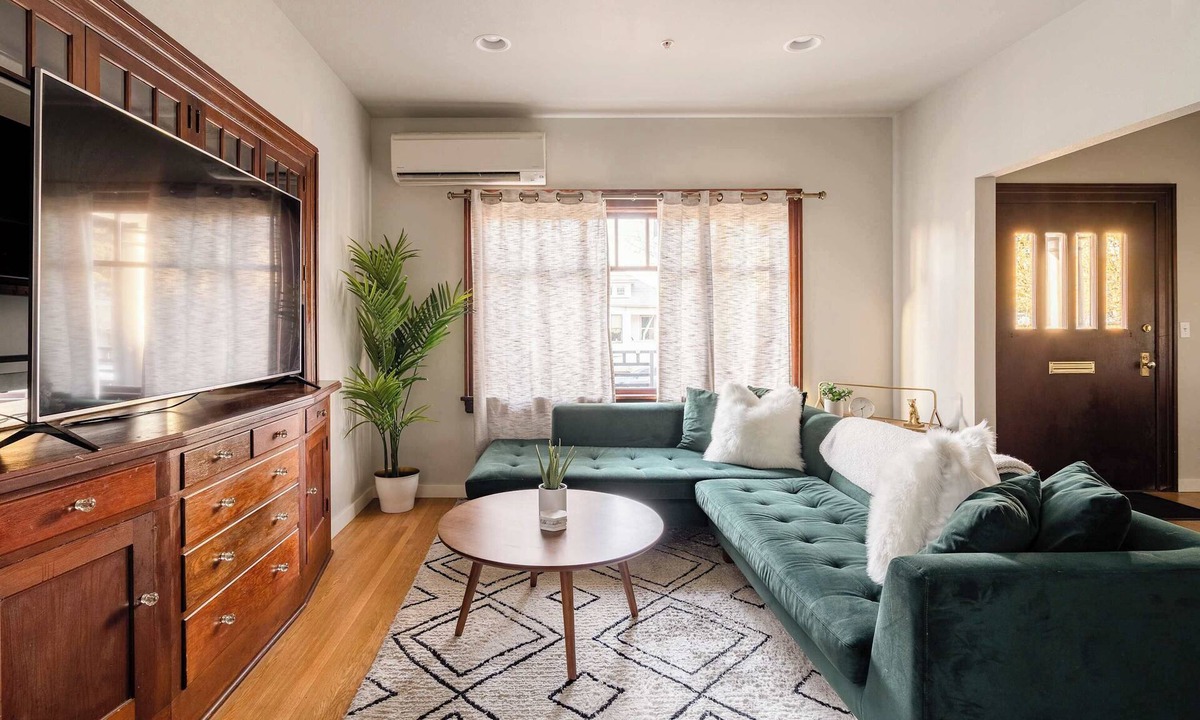 Kerns House | Classic Craftsman Stay - 3BR 2BA - Portland Charm