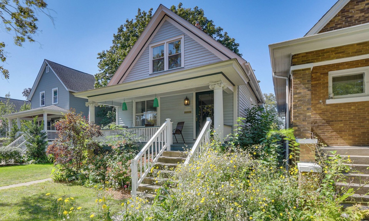Forest Park House | Classic Forest Park Foursquare < 1 Mi to Blue Line