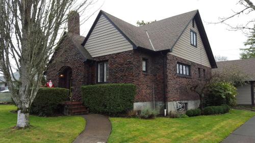 Albany Apartment | Clinker Cottage Garden Apartment - Free Breakfast!