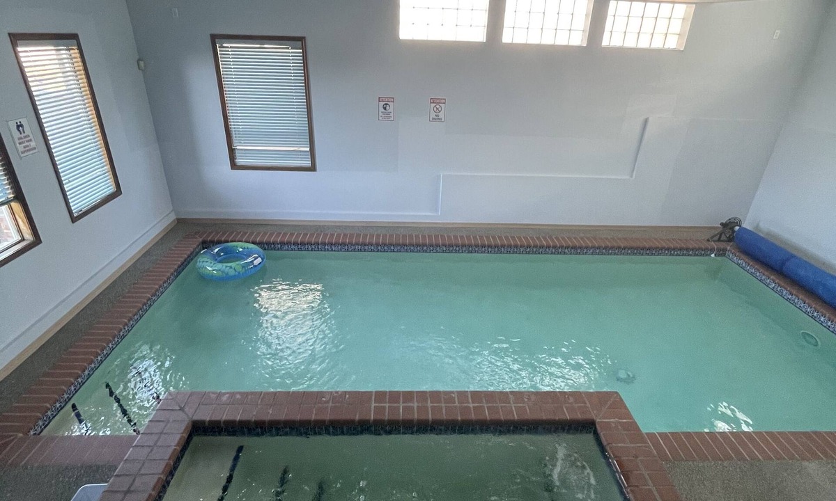 West End Apartment | Close to Mount Rainer, JBLM, Tacoma Dome, trails, etc. beautiful sunsets, pool