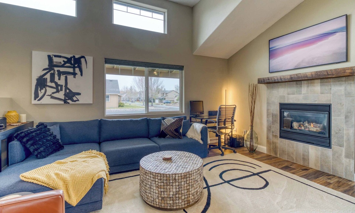 Sisters House | Close to town, Pet Friendly, Hot Tub, fenced backyard