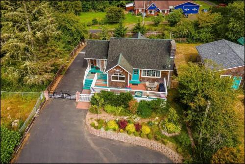 Grayland House | Coastal Family Home EV Charger Deck & Grill