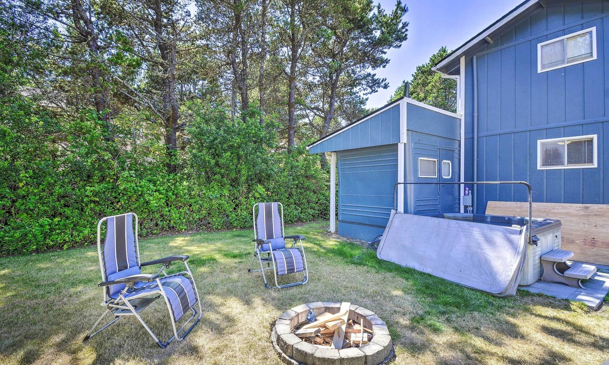 Grayland Cottage | Coastal PNW Gem w/Hot Tub - Walk to Beach!