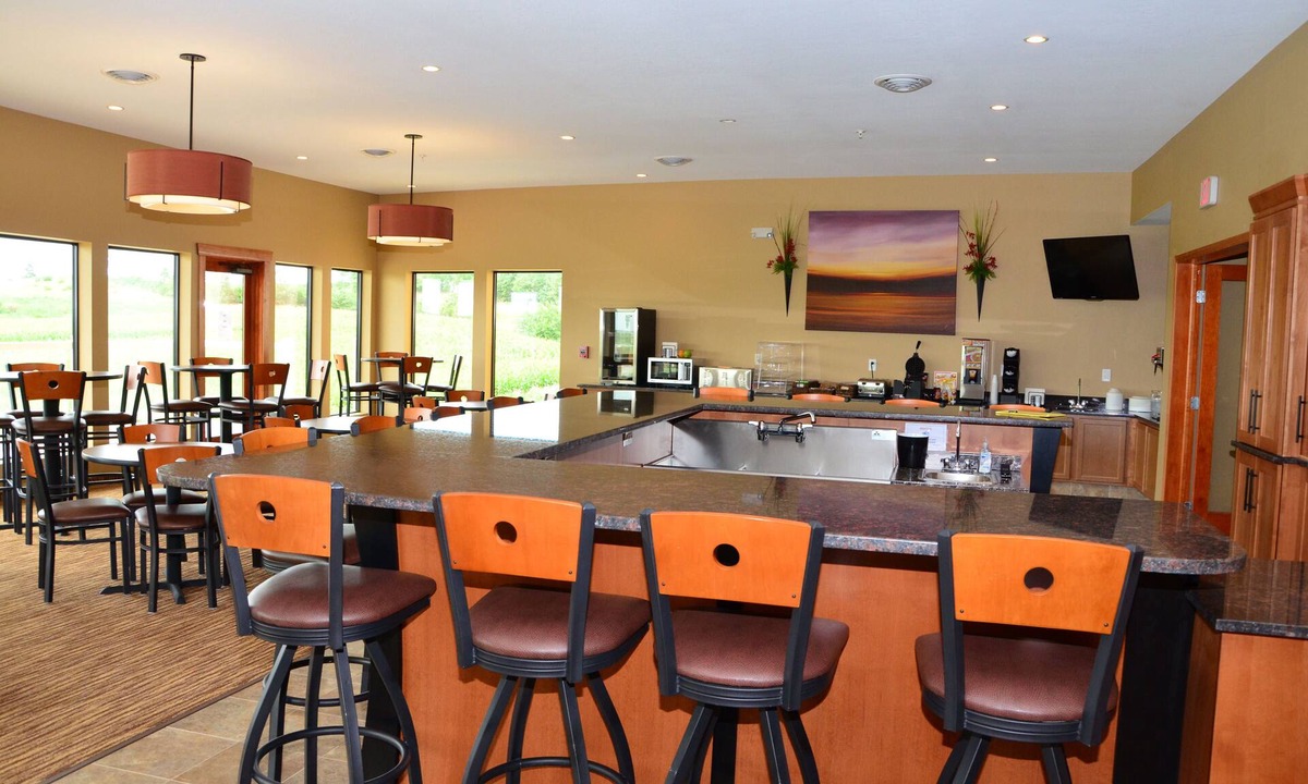 Newton Hotel | Cobblestone Inn & Suites - Newton